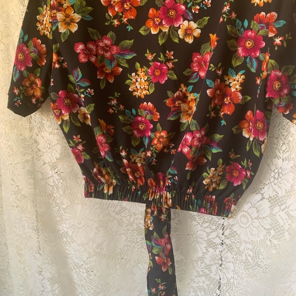 Sold* 2 Piece Hi-Waisted Floral Crop Top & Skort - Picture 5 of 8